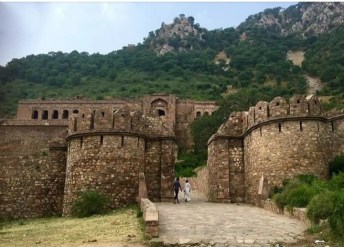 10 cele mai bantuite locuri din lume.  Imagine care arata fortul Bhanghar, India.