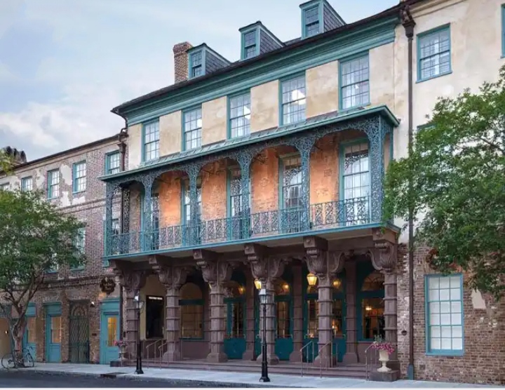 10 cele mai bantuite locuri din lume, imagine care arata Dockstreet Theatre, Charleston South Carolina.