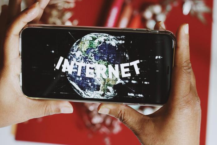 Acces la internet si tehnologie pe mobil